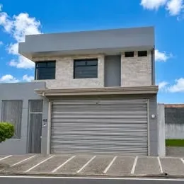 Casa Moderna y Espaciosa en Venta | Residencial Villa Adobe, San Pablo de Heredia