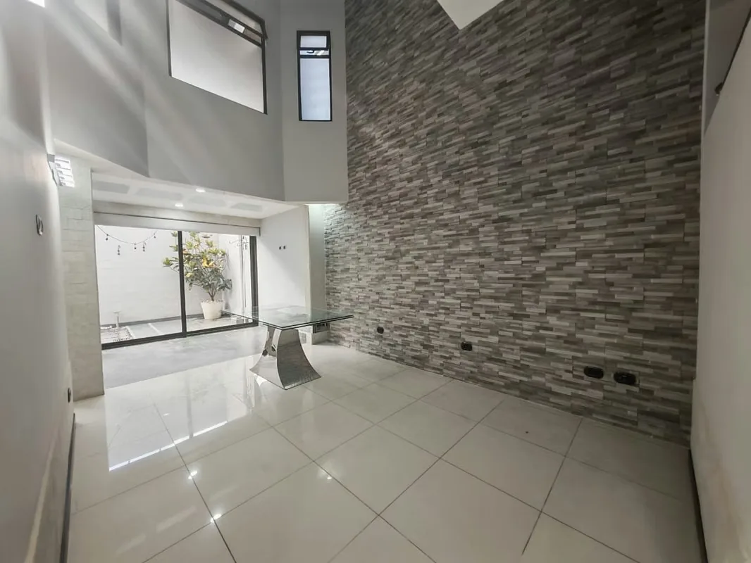 Casa Moderna y Espaciosa en Venta | Residencial Villa Adobe, San Pablo de Heredia — photo 5