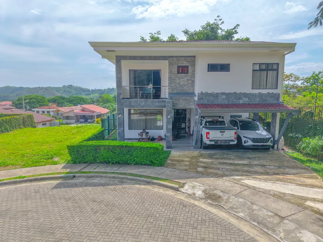 Casa en Condominio en Venta en La Guácima