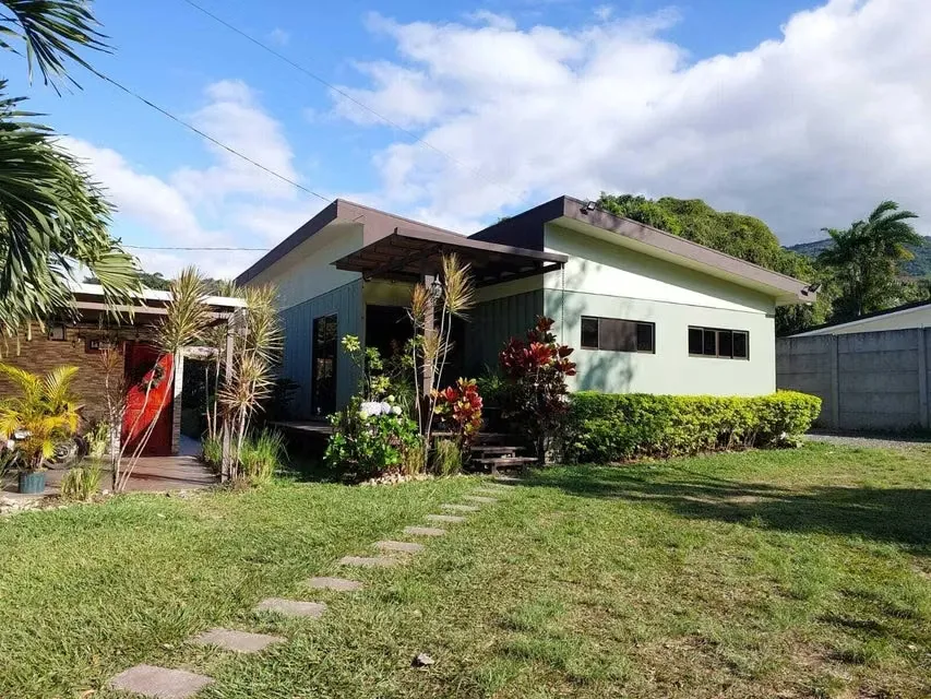 Venta de casa con 5 habitaciones en Santa Ana Centro