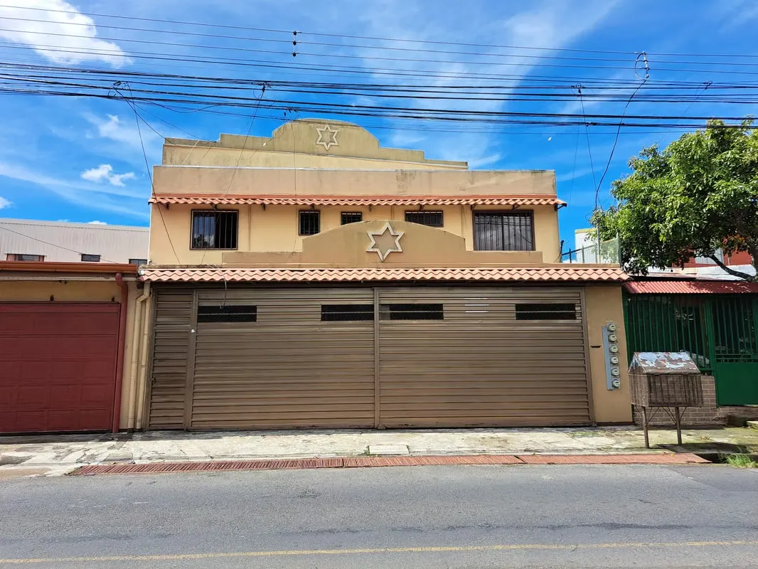 Edificio en venta en Moravia, 10 apartamentos, muy buena rentabilidad SVE-26