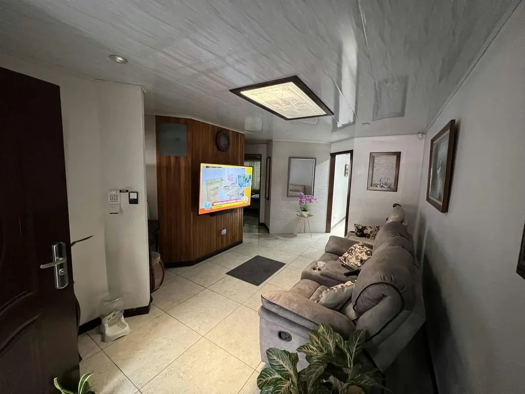 Remodeled Home for Sale in Palmares | 2 Bedrooms, Smart Technology and Premium Wood Finishes — photo 4