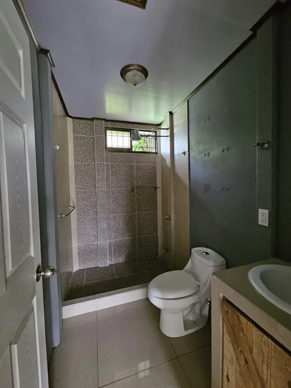 Excelente ubicación y gran espacio para disfrutar en familia, a solo 1.5 km del centro con un lote:350 m² construcción: 92 m² sala, comedor y cocina 3 habitaciones 1 baño, ... — photo 2