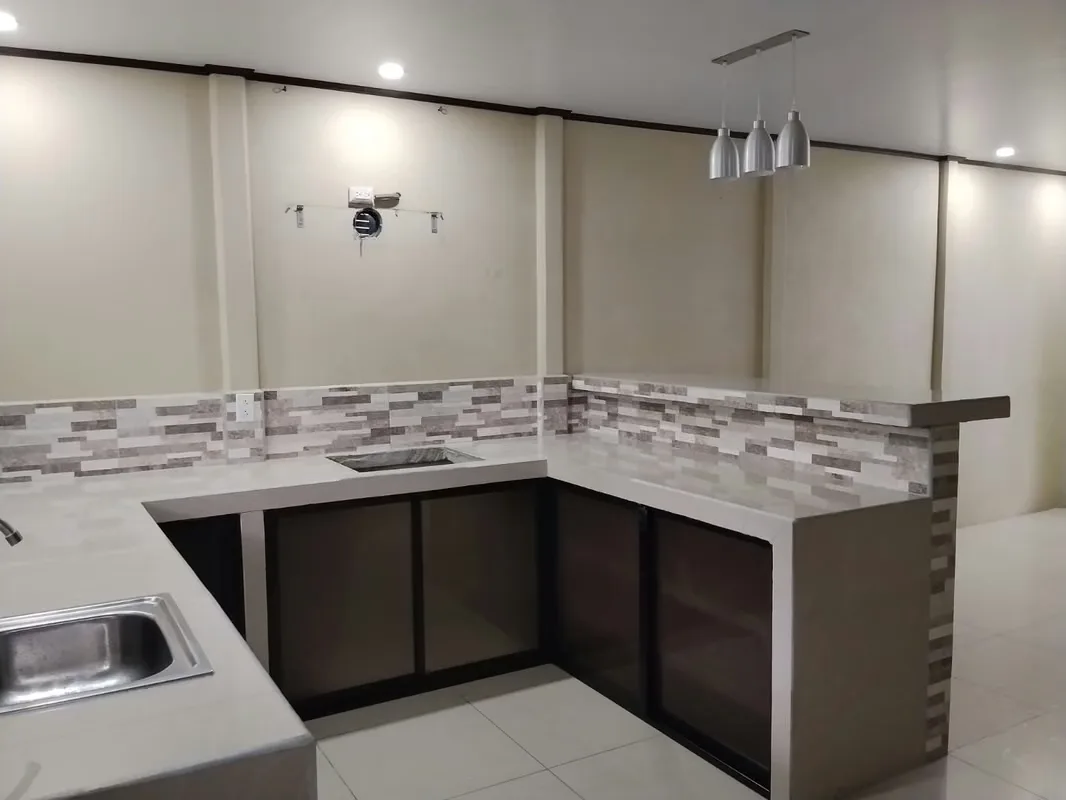 Excelente ubicación y gran espacio para disfrutar en familia, a solo 1.5 km del centro con un lote:350 m² construcción: 92 m² sala, comedor y cocina 3 habitaciones 1 baño, ... — photo 3