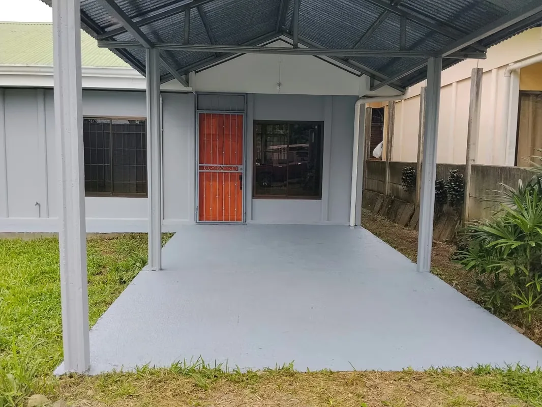 Excelente ubicación y gran espacio para disfrutar en familia, a solo 1.5 km del centro con un lote:350 m² construcción: 92 m² sala, comedor y cocina 3 habitaciones 1 baño, ... — photo 4