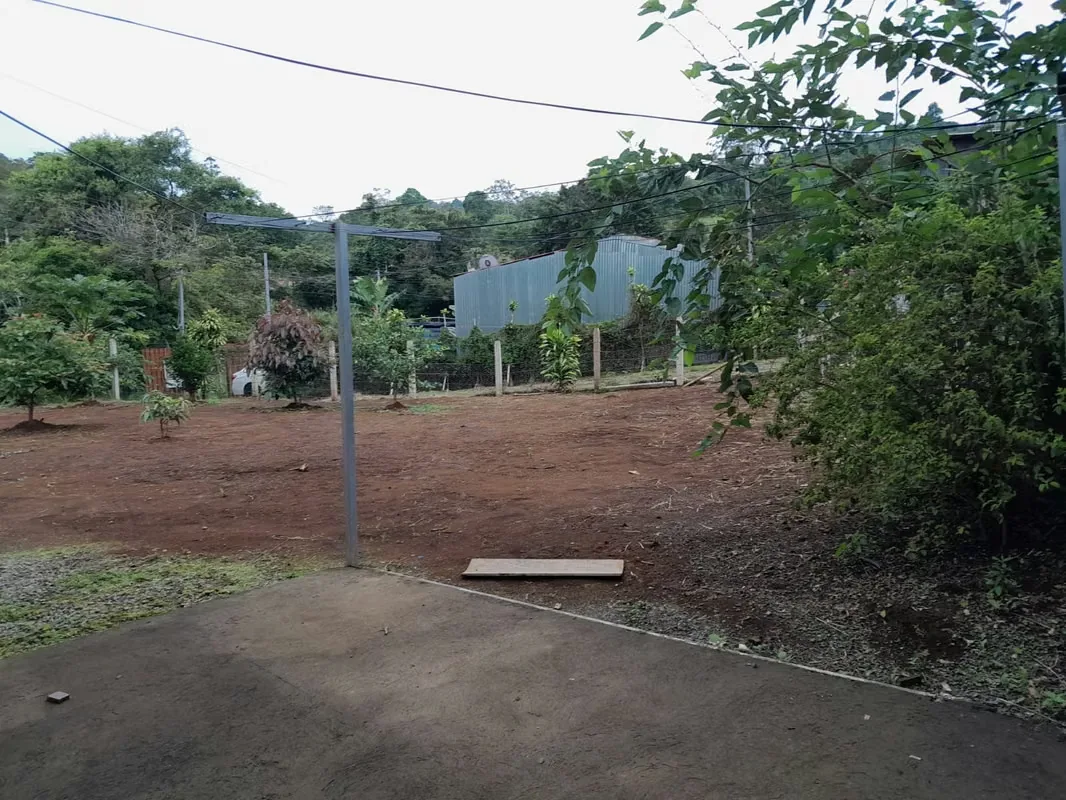 Es una propiedad de forma irregular en sus proporciones, con un porcentaje de pendiente bajo, dividido en 2 lotes, ... — photo 2