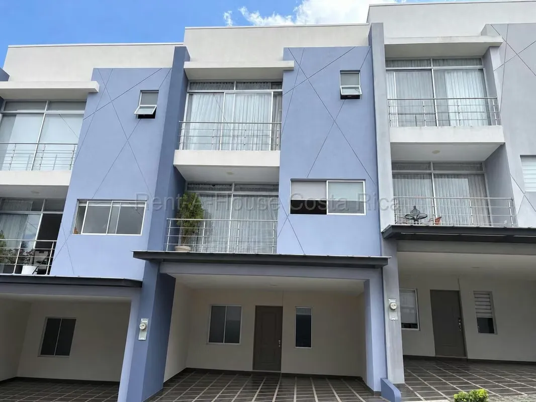 Venta de Casa con ubicación ideal en Santo Domingo de Heredia