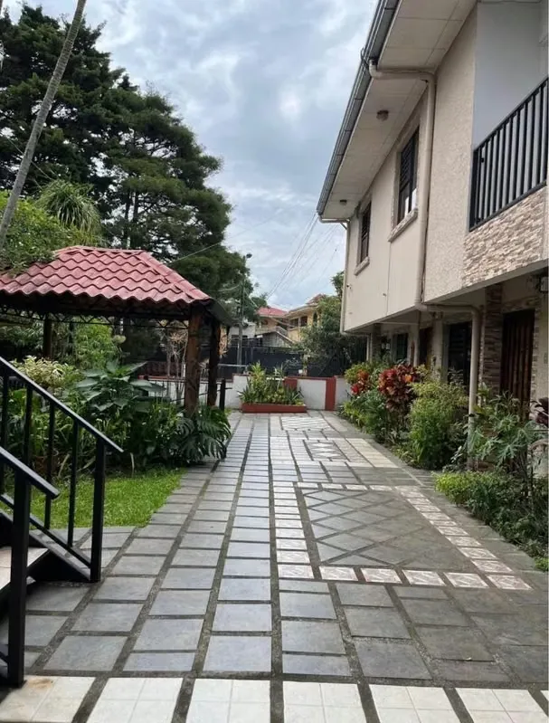 Apartamento ubicado en Sabana Oeste, cerca de la UCIMED, cerca del parque de la Sabana, Escazú, supermercados.
