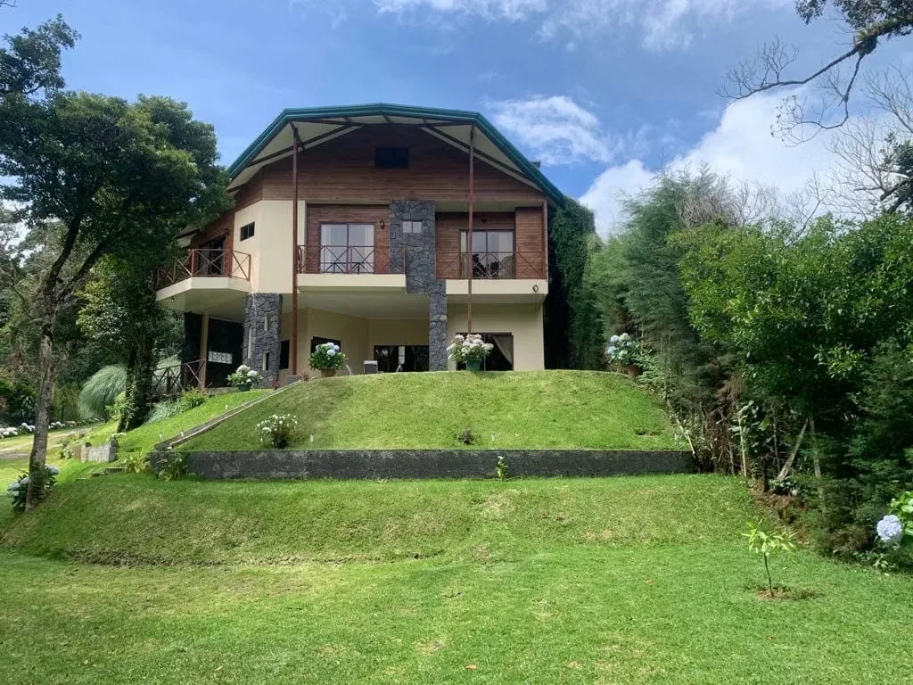 Luxury House for Sale in San Rafael de Heredia