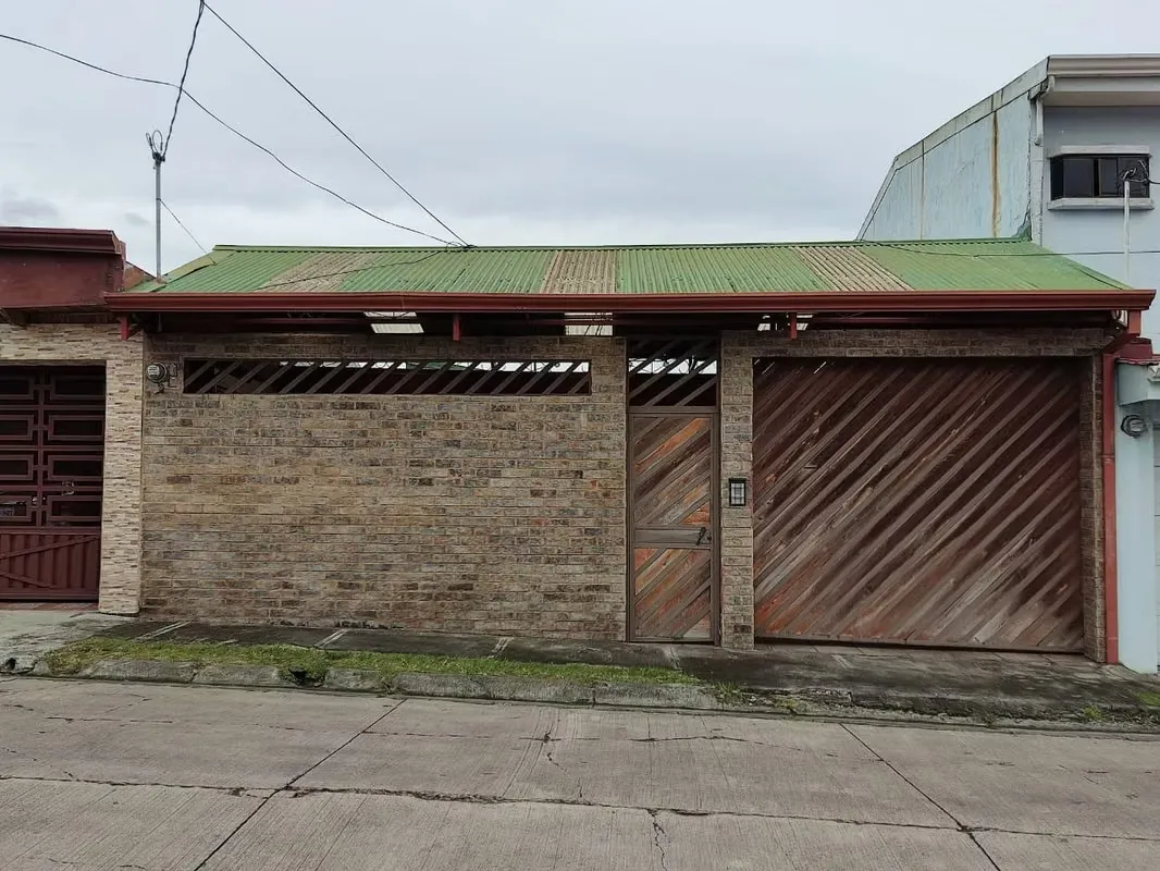 Casa en venta en el centro de San Antonio de Coronado #25-1100 GS