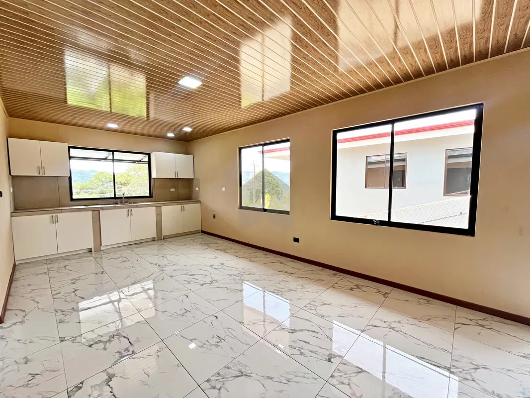 Venta de casa con financiamiento en Aserrí