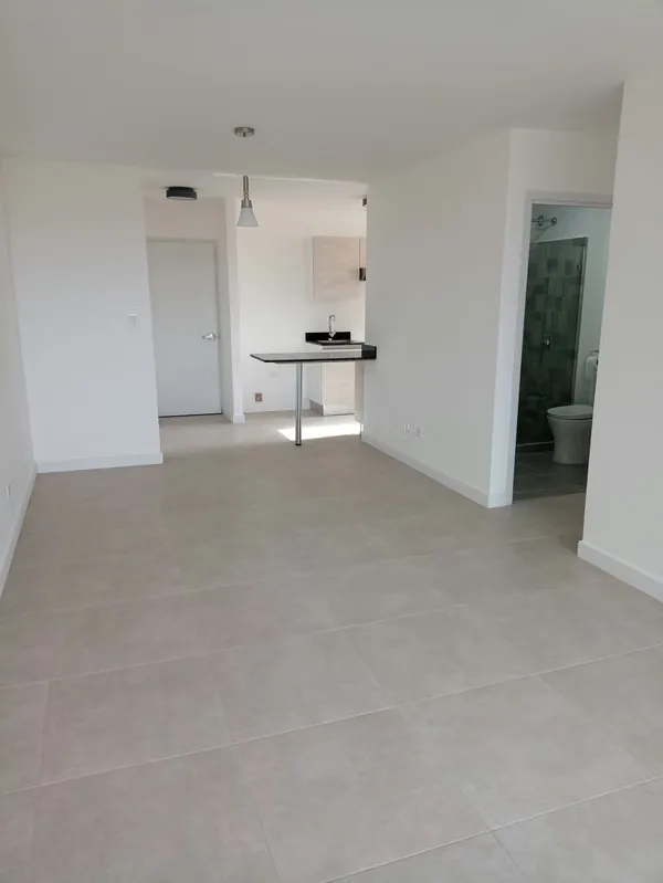 Lindo apartamento en condominio Monte Alto. Como nuevo.