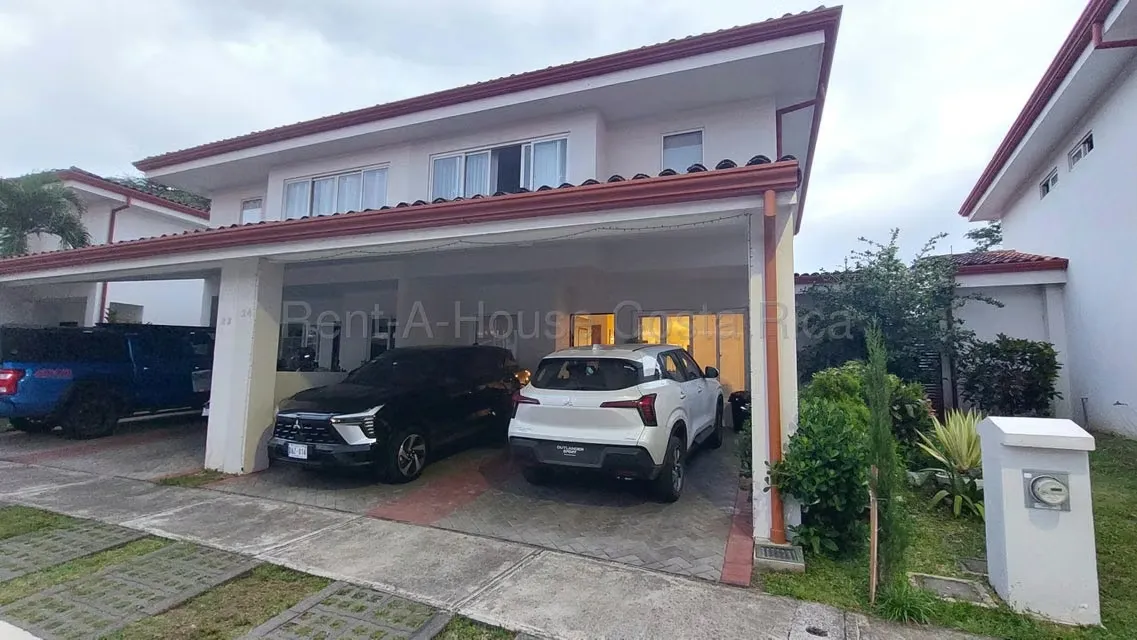 Venta casa moderna Ciudad Colón en condominio