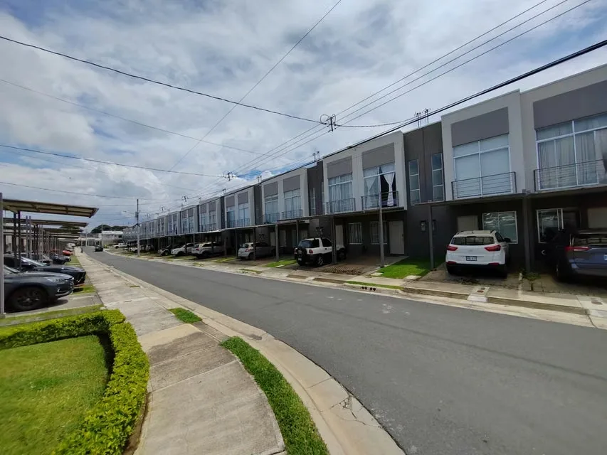 House for sale in San Antonio de Alajuela. 25-646
