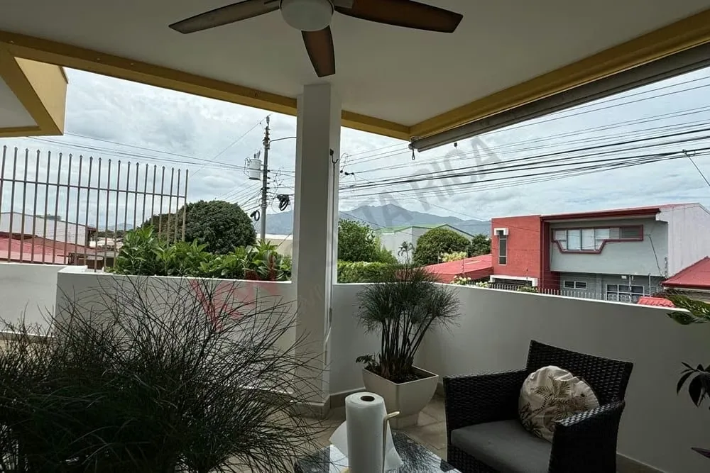 Amplia y elegante residencia ubicada en Geroma de Pavas, una zona residencial tranquila y de alta plusvalía. La propiedad cuenta con 280 m² de lote y 350 m² de construcción, ideal ..., photo 2