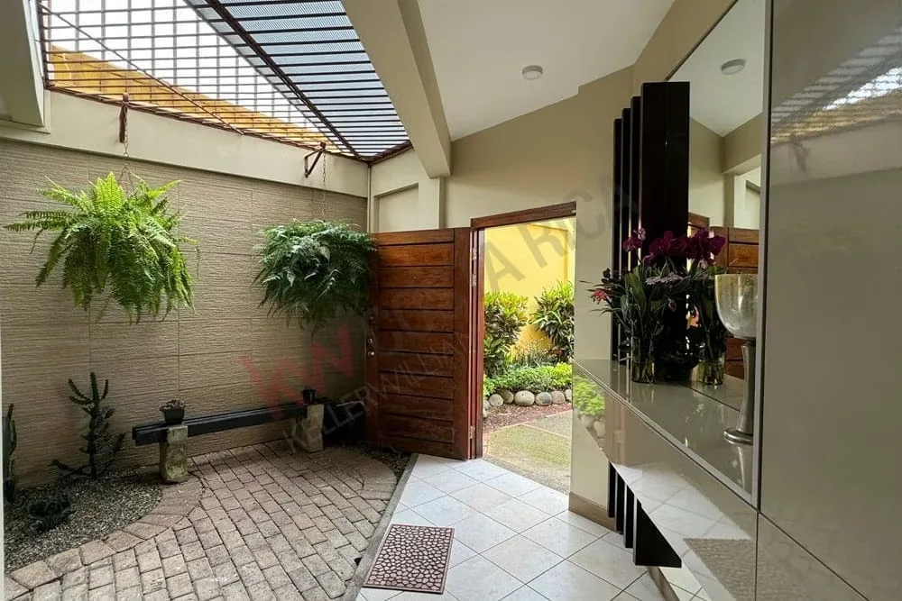 Amplia y elegante residencia ubicada en Geroma de Pavas, una zona residencial tranquila y de alta plusvalía. La propiedad cuenta con 280 m² de lote y 350 m² de construcción, ideal ..., photo 4