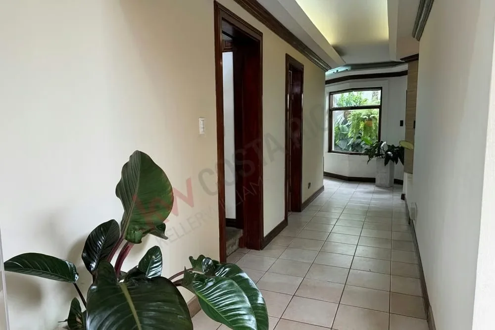 Amplia y elegante residencia ubicada en Geroma de Pavas, una zona residencial tranquila y de alta plusvalía. La propiedad cuenta con 280 m² de lote y 350 m² de construcción, ideal ..., photo 5