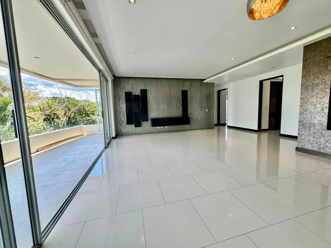Spectacular contemporary 223 sq m (2,400 sq ft) single-story apartment, strategically located in one of the highest growth areas of Santa Ana. Featuring immediate access to Santa Ana ...