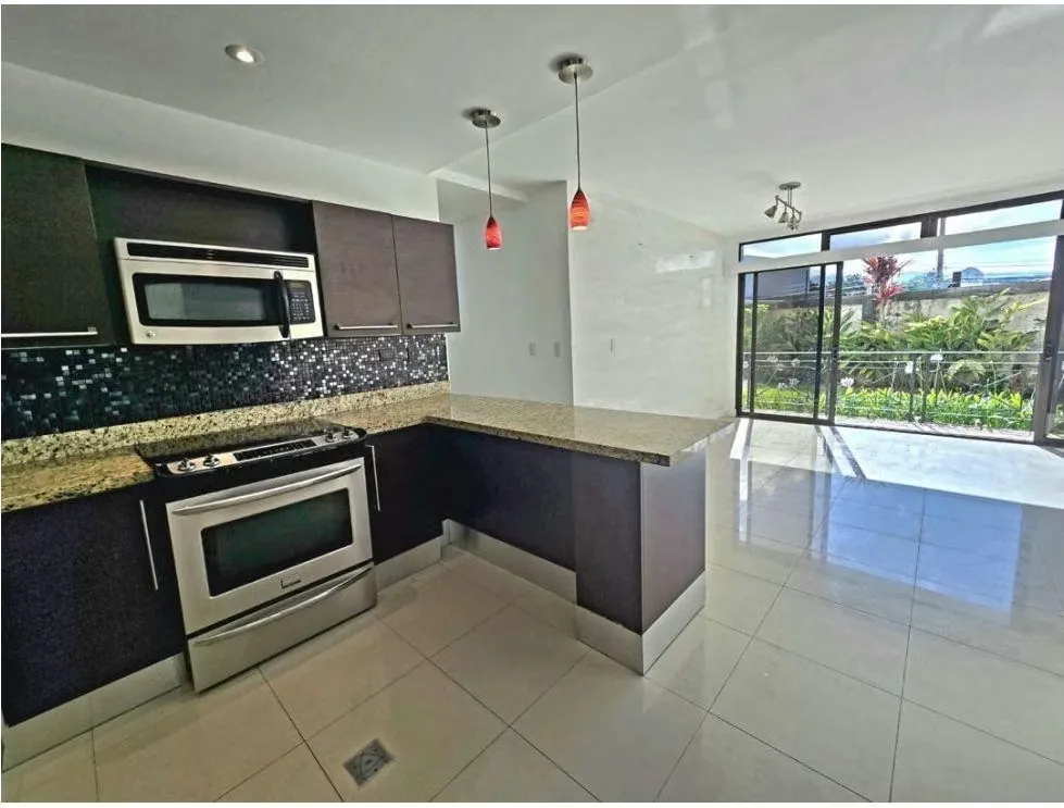 Spacious apartment for rent with appliances, Lomas de Ayarco Sur