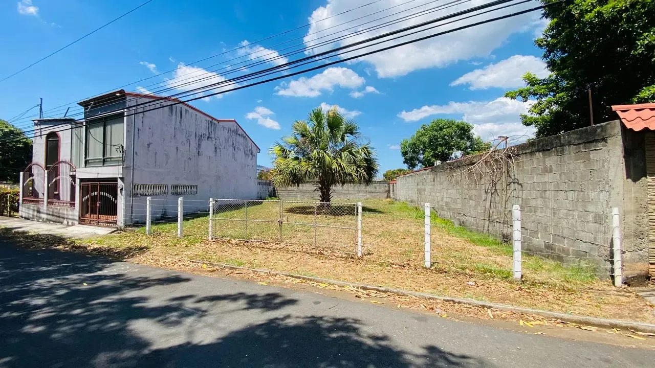 HOUSE WITH LOT AND POOL FOR SALE NEAR ROUTE 27, OROTINA