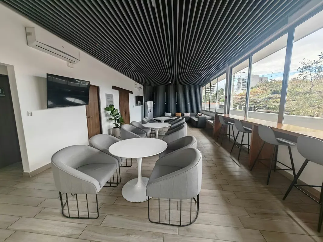 Descubra la comodidad de vivir en una de las zonas más prestigiosas y cotizadas de San José. — photo 2
