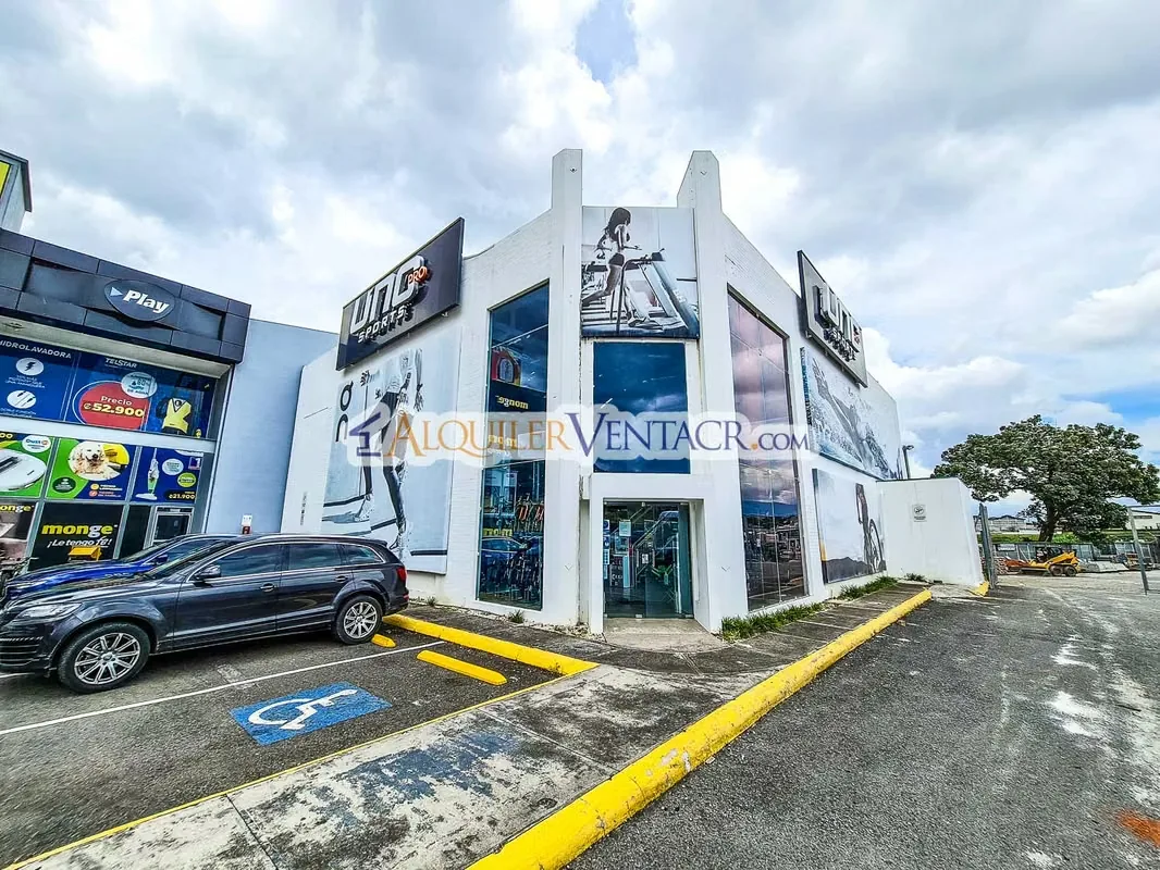 For rent or sale spacious building for commercial premises or offices, located in an excellent strategic commercial location in San Rafael of Escazu by Highway 27 (by EPA), it has 2 ...
