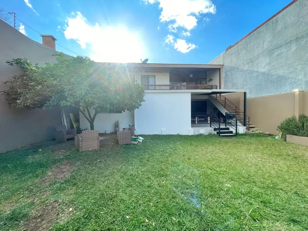Casa dividida en dos apartamentos en venta en Rohrmoser! P590