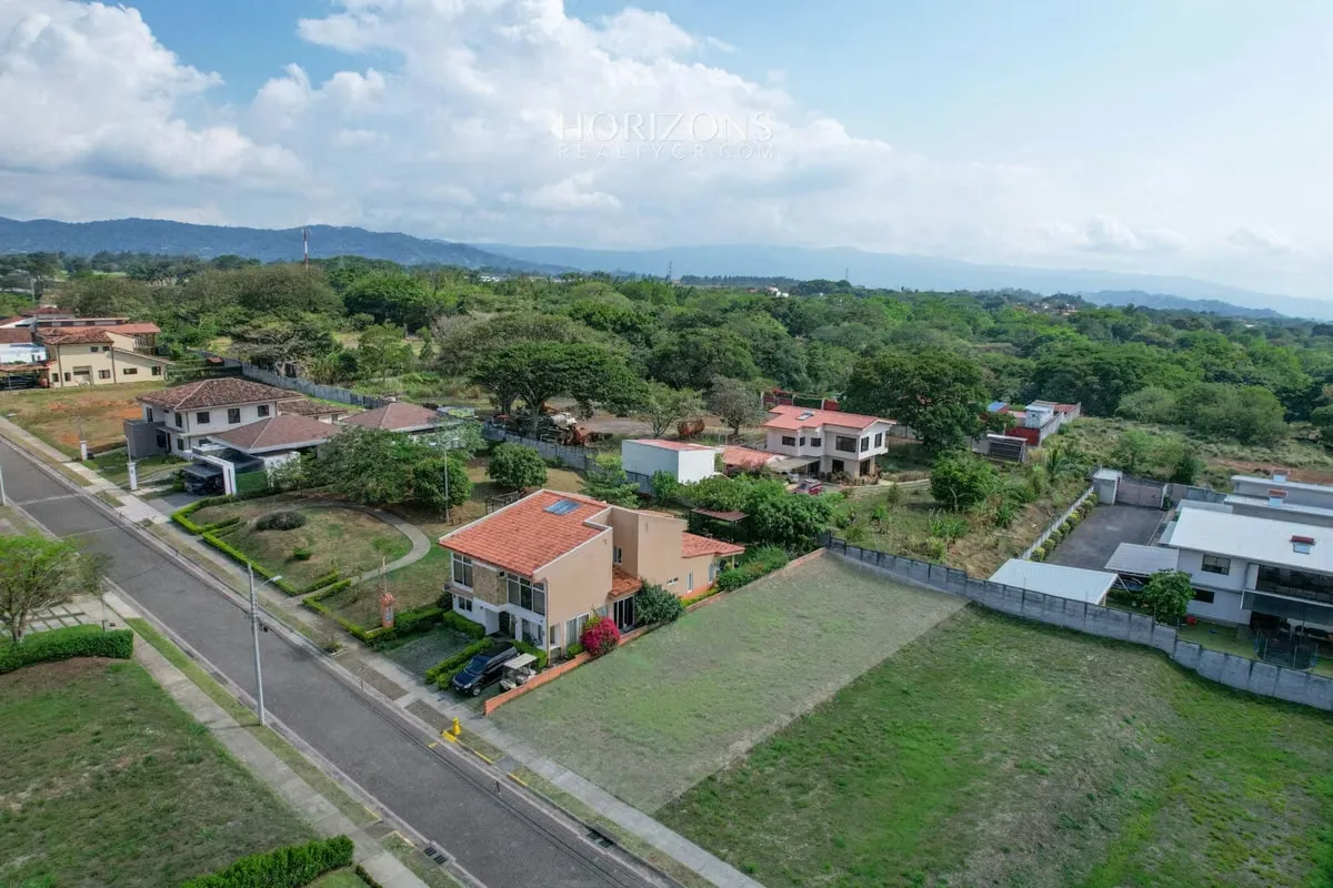 Lote de 509m2 en Venta en Condominio de La Guácima Topografía plana y NJA1114