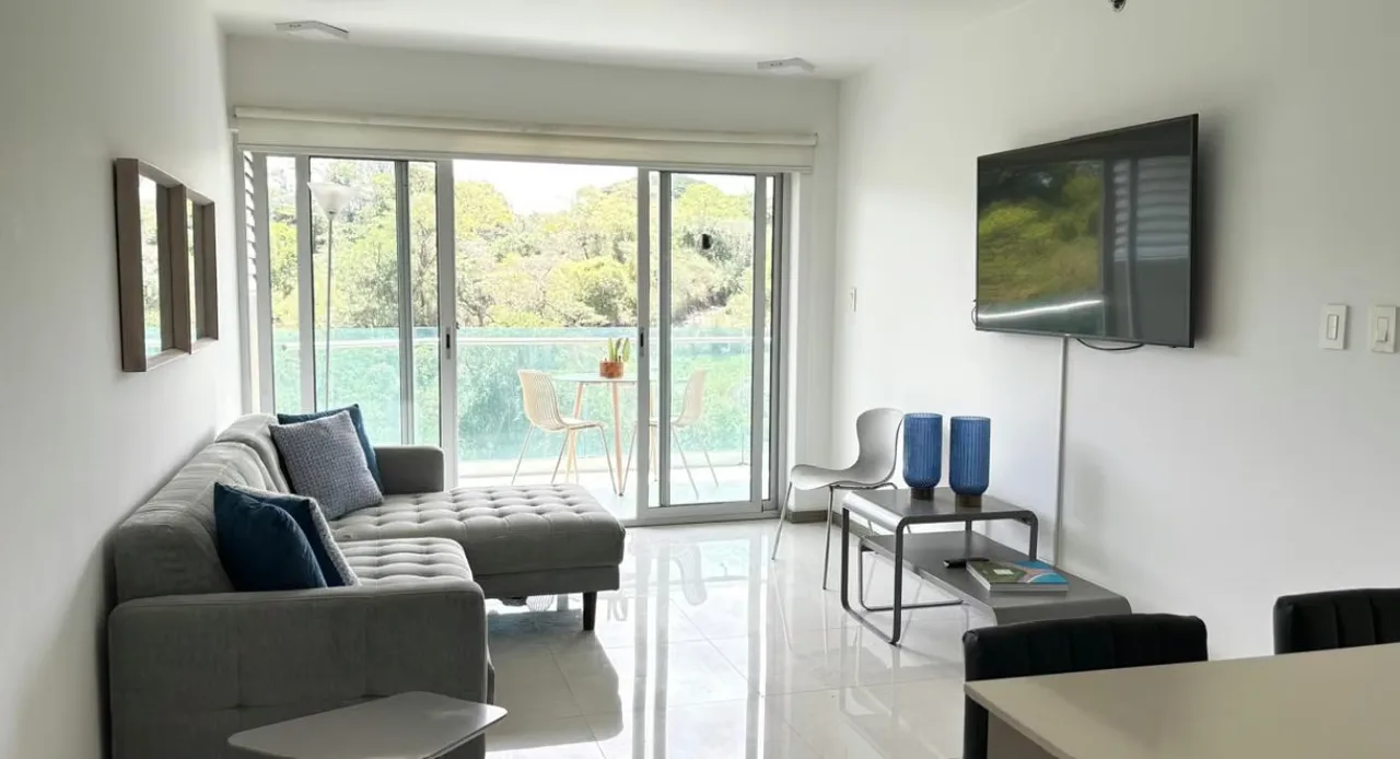 Apartamento amueblado en alquiler en Rohrmoser con vista al río y al amanecer (ref : 68)