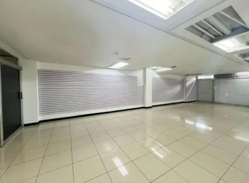 Office or retail space for rent in the Centro Colón Building, Paseo Colón, San José — photo 2