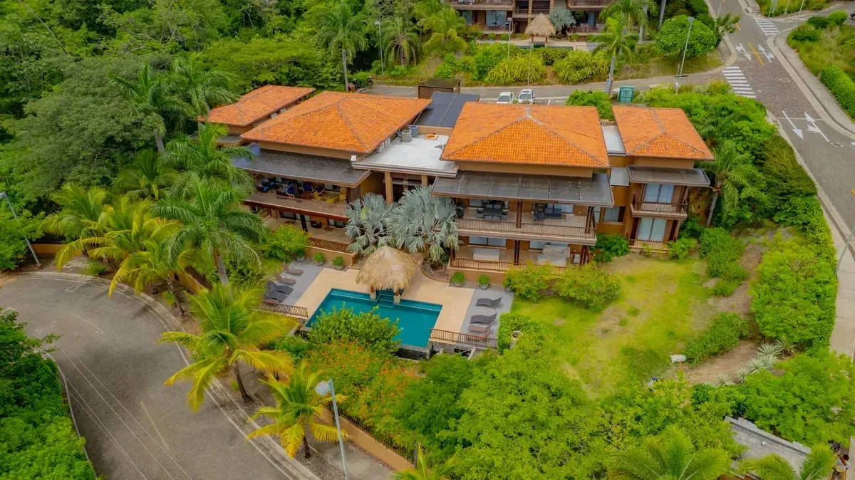 "Financiamiento del vendedor disponible, explora una forma mas flexible de tener en Azul Paraiso