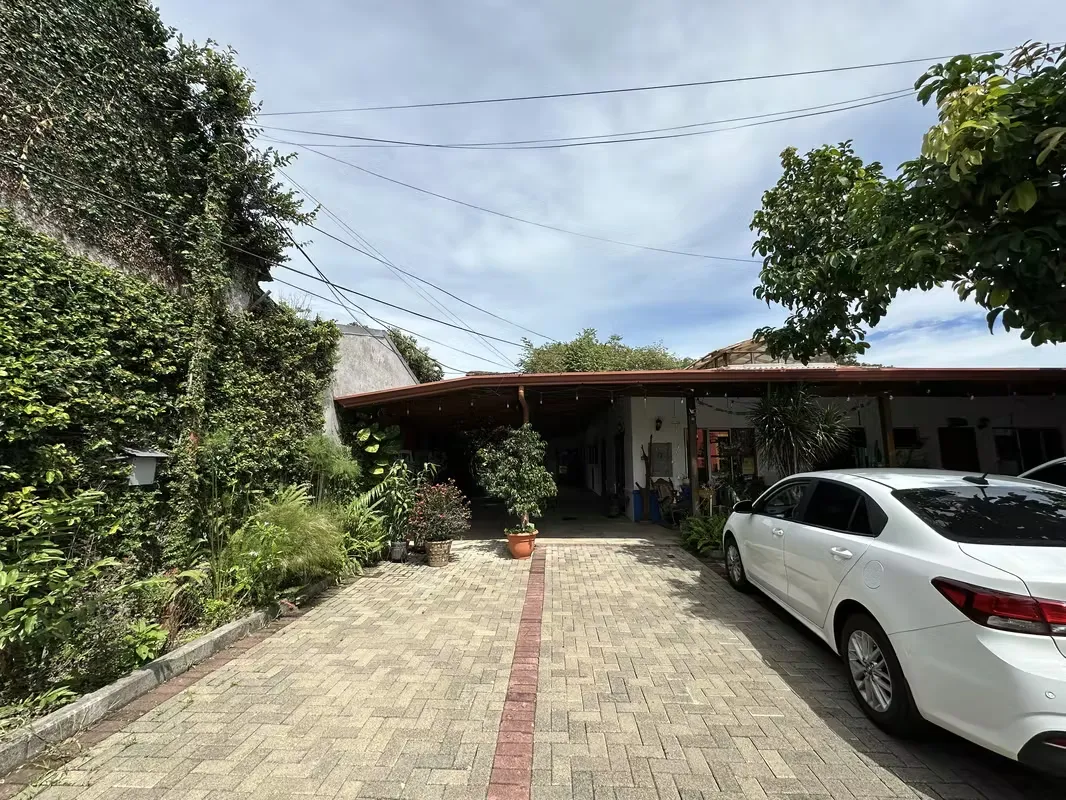 This space offers an excellent layout, including a first-floor area ideal for comfortable and efficient customer service. It provides ...