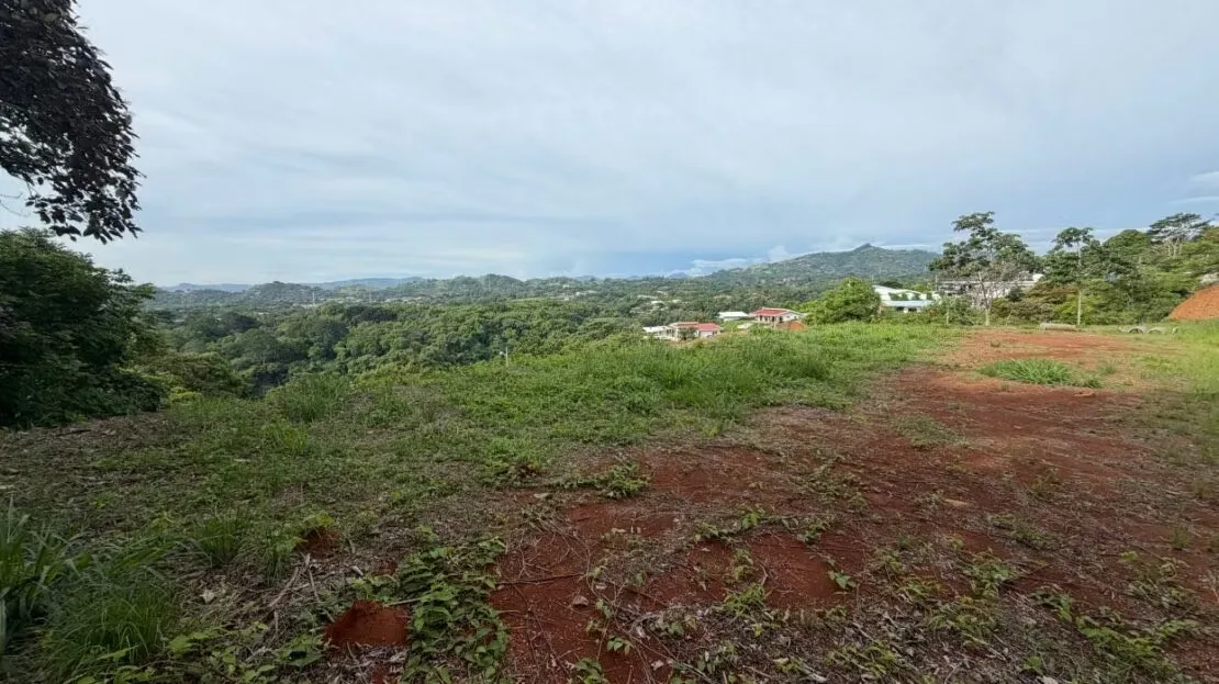 Nuevo terreno en venta en una urbanización cerrada con vistas espectaculares.
