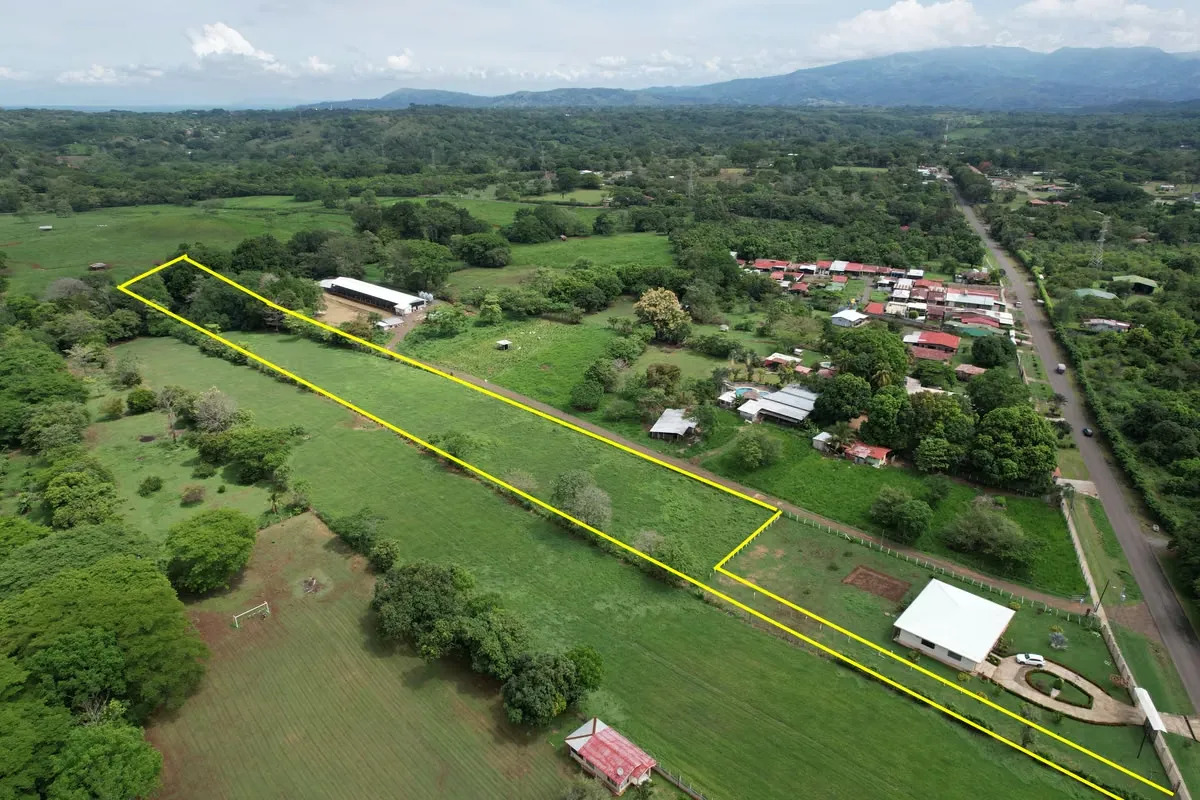 Amplio Lote Residencial y Comercial en Venta, San Rafael de Esparza (FAU)