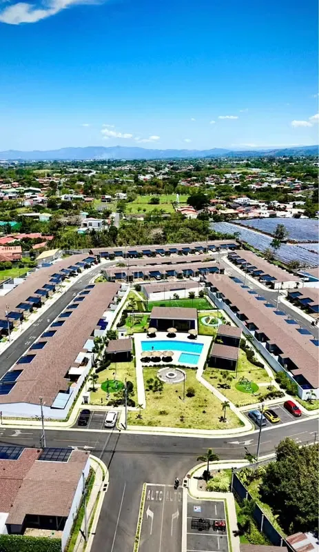 Casa en alquiler en exclusivo condominio en San Lorenzo de Heredia