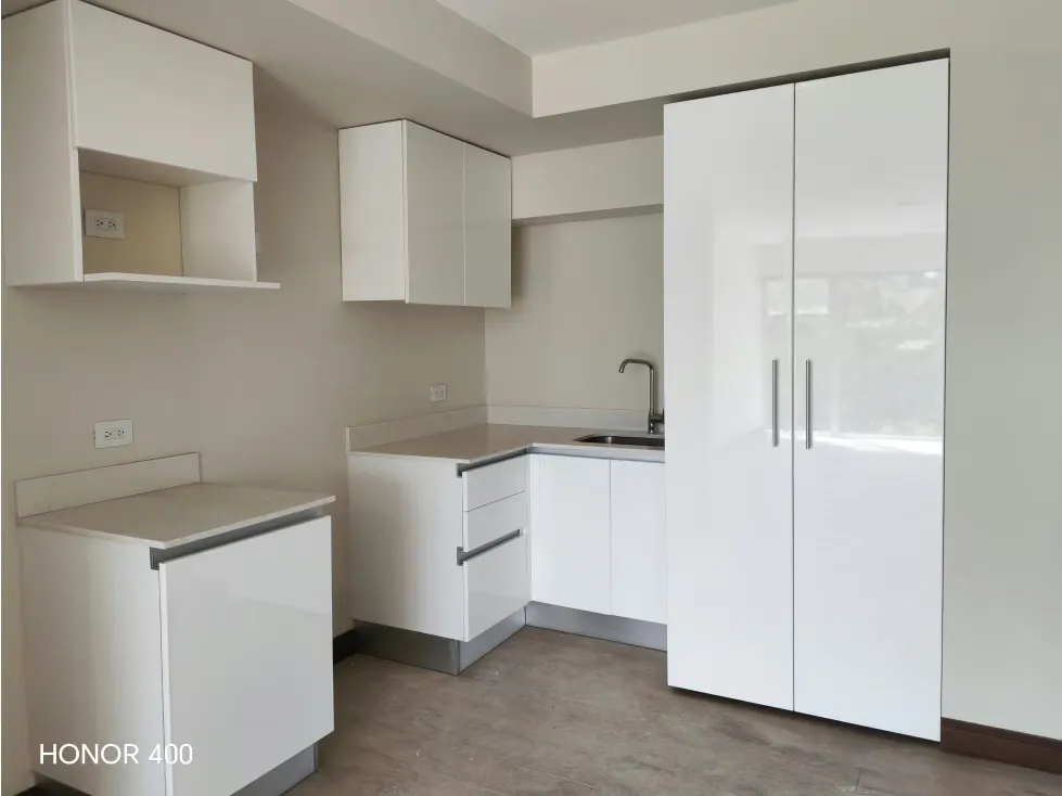 Apartamento con increíble Vista, Amueblado, Ubicación Estratégica (Uruca/Sabana)