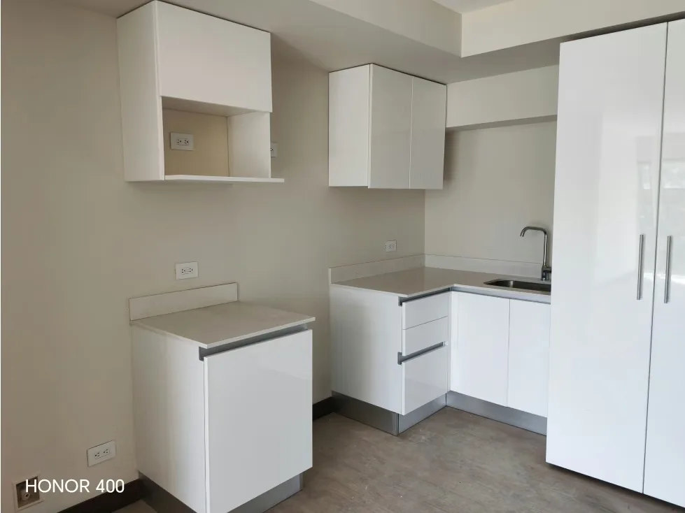 Experience the perfect blend of comfort and convenience in this strategically located apartment. Situated with immediate access to Circunvalación, La Sabana, and Uruca, this home is ... — photo 4
