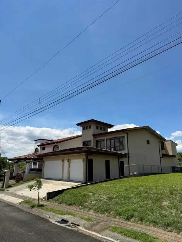 Home for rent in La Guacima