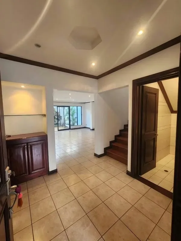 CASA EN ALQUILER EN CONDOMINIO – SAN RAFAEL DE ESCAZÚ