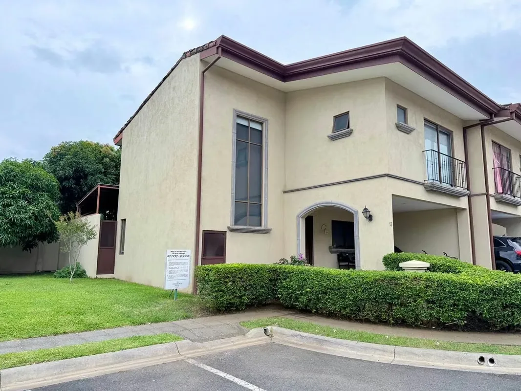 Spacious 4-Bedroom Home for Rent in an Exclusive and Secure Condominium – Belén, Heredia