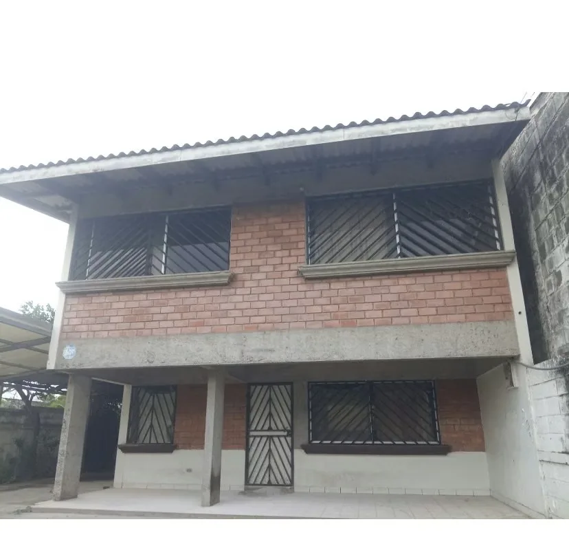 Casa en la playa de 2 plantas, incluye agua