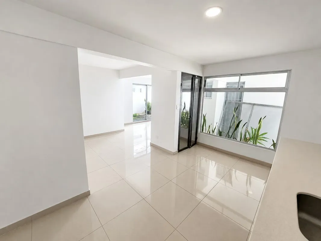 Casa en alquiler en Curridabat, primera planta, guarda y control de ingreso SCA-136