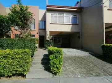 La propiedad tiene 223 m2 de terreno con 189 m2 de construcción.