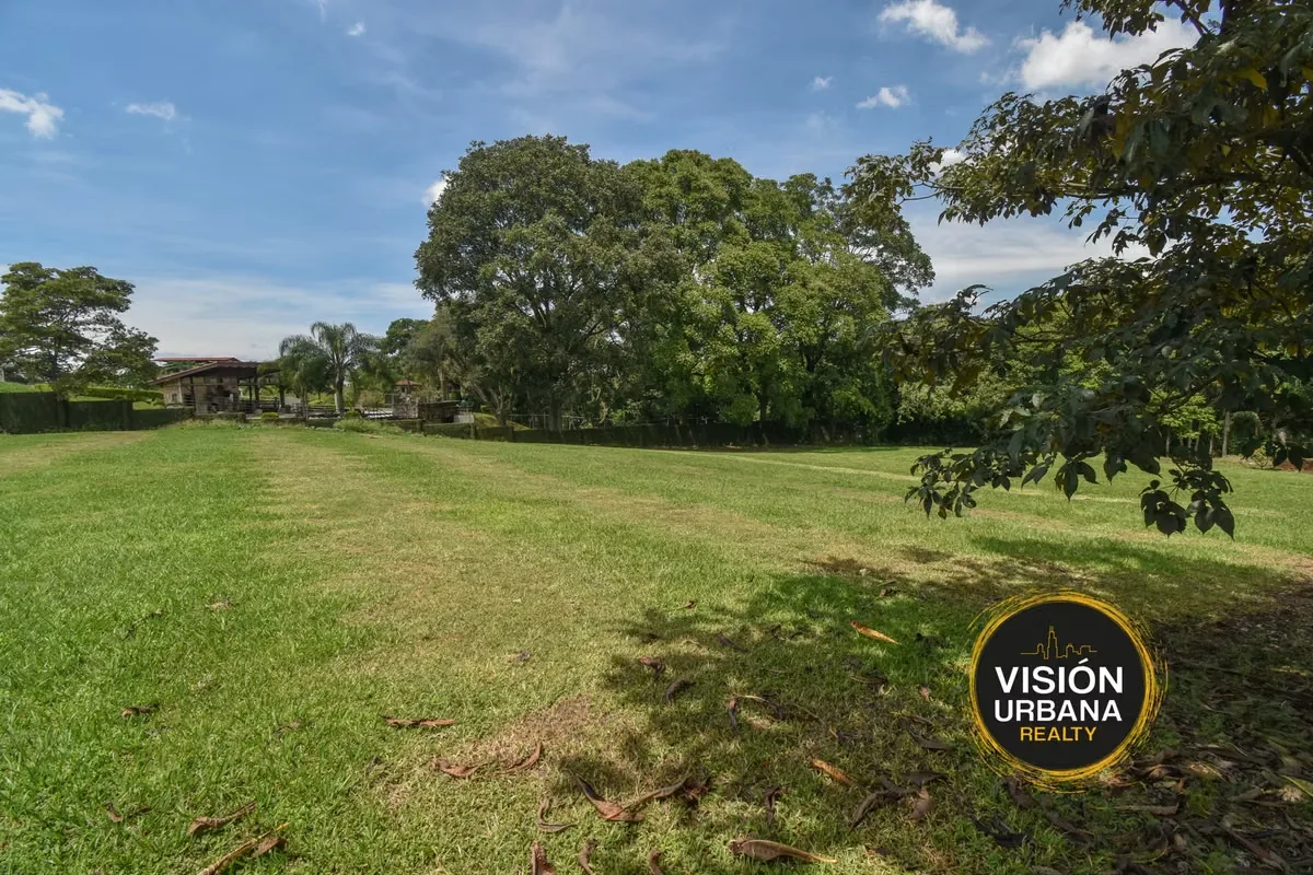 Land ready for construction in the exclusive La Cañada Condominium in San Rafael de Alajuela, measuring 1,243.47 m2. The condominium has a perimeter fence and underground ..., photo 2