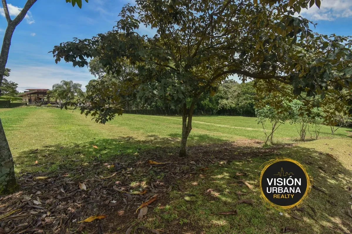 Land ready for construction in the exclusive La Cañada Condominium in San Rafael de Alajuela, measuring 1,243.47 m2. The condominium has a perimeter fence and underground ..., photo 5