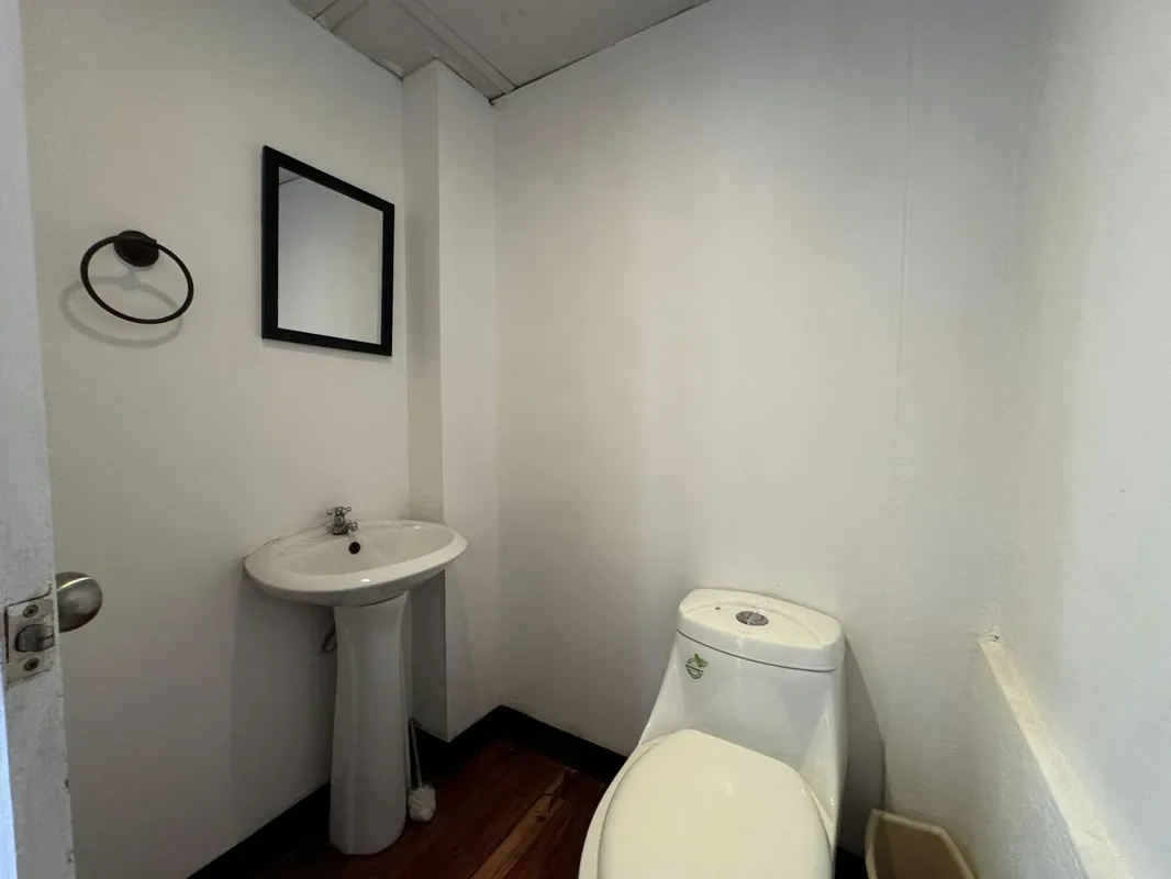 Commercial premises for rent near Paseo Colón | 24/7 security — photo 5