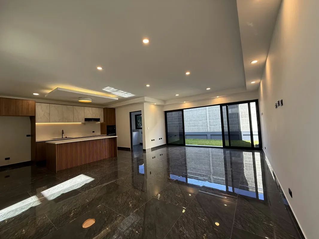 ALQUILER CASA NUEVA. Condominio Liv52, San Rafael, Alajuela. Excelente ubicación, muy fácil acceso a Lindora, Belén, y Alajuela.