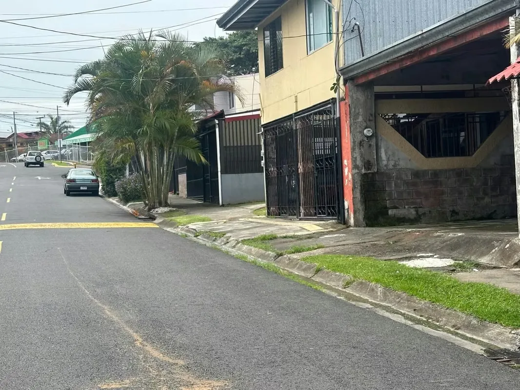 Local comercial ubicado en Santa Lucía de Barva de Heredia, especial para minisúper, cuenta con todos los servicios, ubicado frente a calle pública y con una gran exposición ... — photo 2