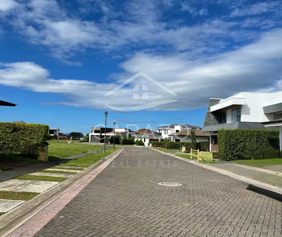 Construye la casa de tus sueños en el condominio más exclusivo de la ciudad. — photo 3