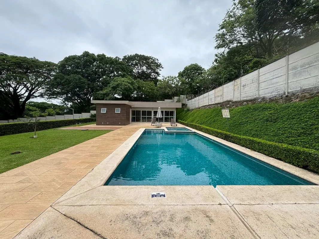 This beautiful condominium boasts a prime location in Belén, very close to Panasonic, with easy access to other streets in the area.